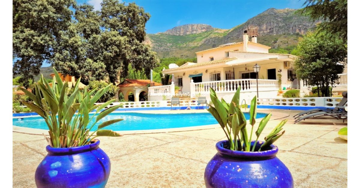 Villa for sale in La Drova, Valencia province € 359,000 Ref
